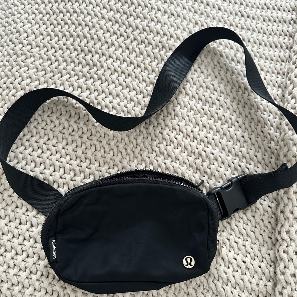 lululemon athletica Classic Black Belt Bag